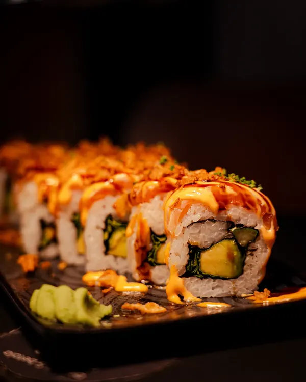 Flying Salmon Rolls med crunch-topping